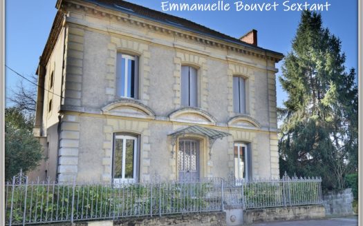 Gorgeous bourgeoise house, close Bergerac, nice spaces, garden, garage, car-port, swimming pool, solarium, access to the river