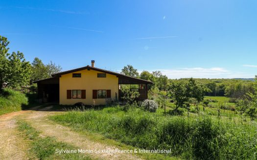 Charming country house, requiring no work, with landscaped garden and unobstructed views