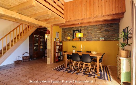 Charming country house, requiring no work, with landscaped garden and unobstructed views