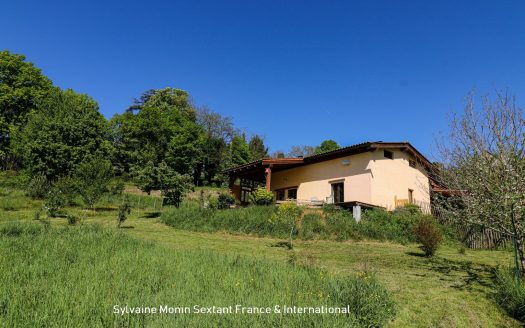 Charming country house, requiring no work, with landscaped garden and unobstructed views