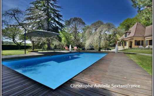 Big périgourdine in a magnificient park by the Dordogne river, 4 bedrooms, guests appartement