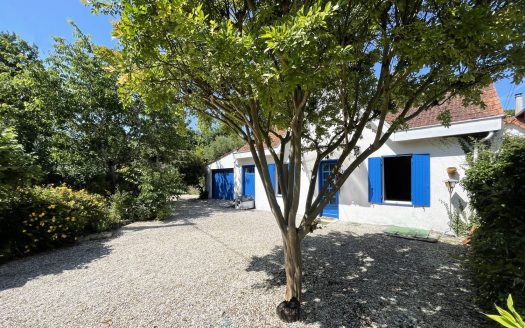 SINGLE-STOREYHOUSE OF 95M² WITH A 505M² GARDEN AND GARAGE