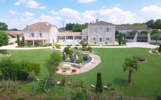 EXCEPTIONAL PROPERTY OF 455 SQM ON A 3,628 SQM PLOT