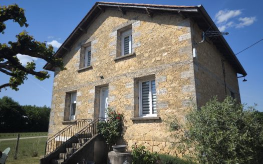FULLY RENOVATED HOUSE ON THE BANKS OF THE RIVER DORDOGNE
