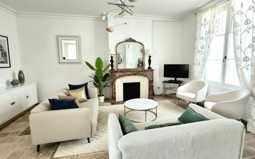 In the very center of Amboise, charming town house, completely renovated