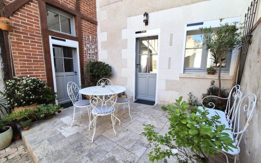 In the very center of Amboise, charming town house, completely renovated