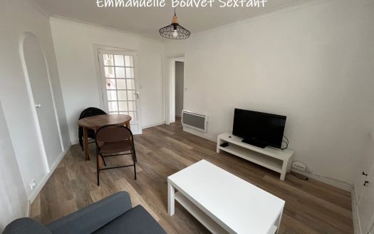 BERGERAC city center, 2 min walk to the train station, 2 bedrooms renovated appartment with balcony.