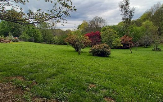 Independant large stone house in the countryside, with amazing views, garden and forest. 12,127 sqm