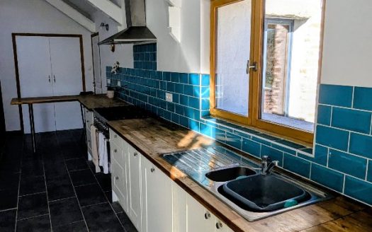 Spacious stone property with 5 bedrooms