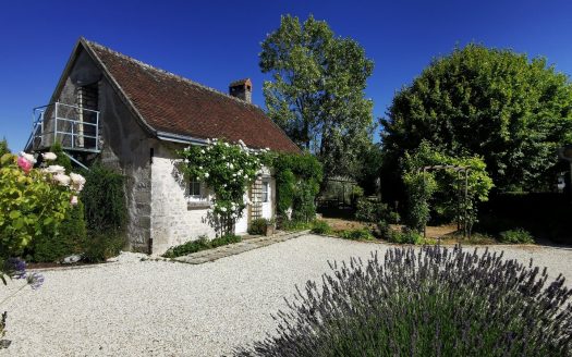 Authentic renovated farmhouse with guest house, workshop and outbuildings