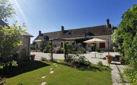Authentic renovated farmhouse with guest house, workshop and outbuildings