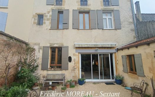 Beautiful house in the city center of BERGERAC, nearby the river…