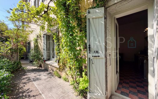 MAGNIFICENT 7-BED FORMER COACHING INN (290M²) WITH NUMEROUS OUTBUILDINGS (880sqm) AND LARGE GAREN