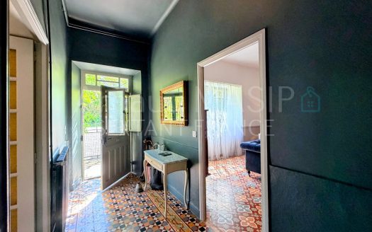 MAGNIFICENT 7-BED FORMER COACHING INN (290M²) WITH NUMEROUS OUTBUILDINGS (880sqm) AND LARGE GAREN