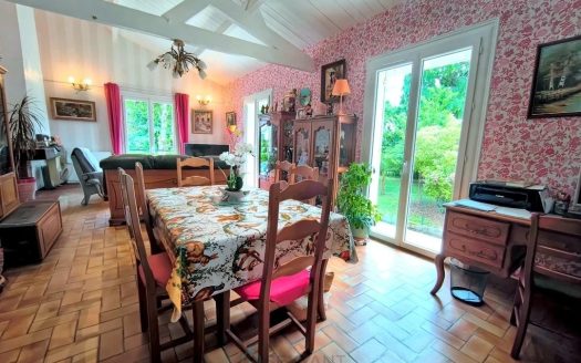 HOUSE WITH 2 APPARTMENTS, IN A QUIET LOCATION, CLOSE TO AMENITIES