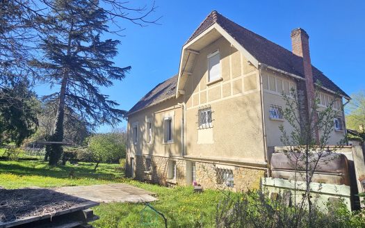 Village House – Approx. 180 sqm of Living Space – Plot of About 1,400 sqm