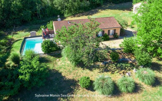 Absolute peace and quiet and unobstructed views for this property complex of 3 houses with 3 swimming pools on 2 hectares