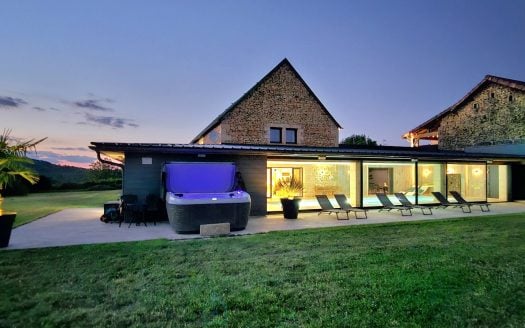 Exceptional Estate – Two Houses, Outbuildings & High End Amenities