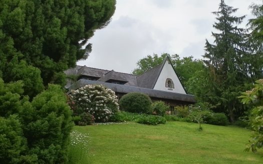 Large house with acces to the blavet