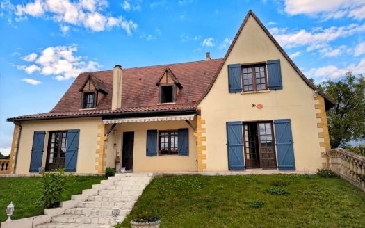 NEAR BERGERAC, CHARMING HOUSE WITH SHOPS WITHIN DISTACE WALKING