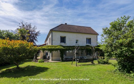 Charming property with independent accommodation, swimming pool, sauna and 1.4 hectares of land