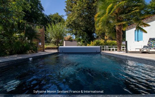 Renovated, comfortable house with independent accommodation, enclosed grounds and swimming pool area