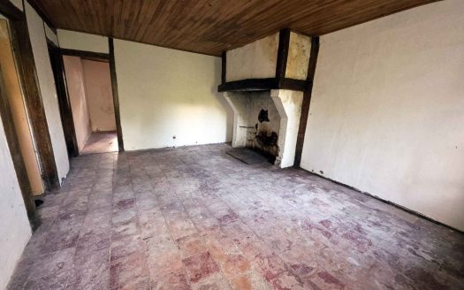 Authentic 18th-Century Landaise Farmhouse to Renovate