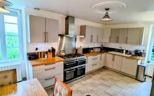 Stunning 4 bedroom bourgeois house in the countryside, with enclosed garden