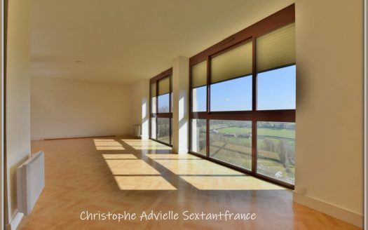 In the heart of Belves, building with fantastic views offering a big flat with terrace and garden ,2 others flats perfect for renting