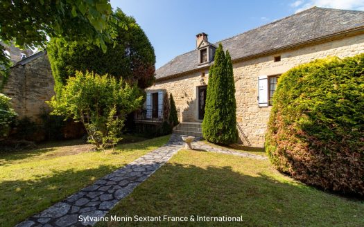 Stone house in the heart of a peaceful village in the Périgord Noir