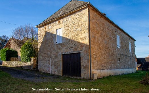 Stone house in the heart of a peaceful village in the Périgord Noir