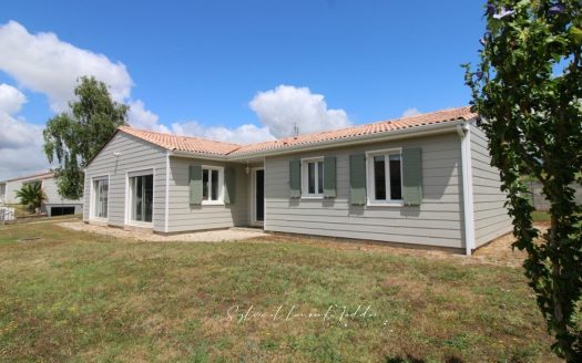 ONE STOREY WOOD FRAME HOUSE