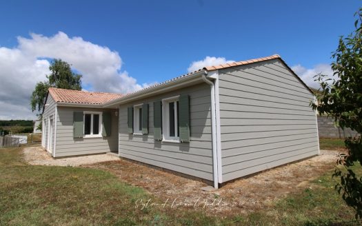 ONE STOREY WOOD FRAME HOUSE
