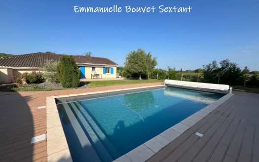 Modern house with swiming-pool, large outbuilding with double-garage, another space to convert into a studio, covered terrace, fenced garden