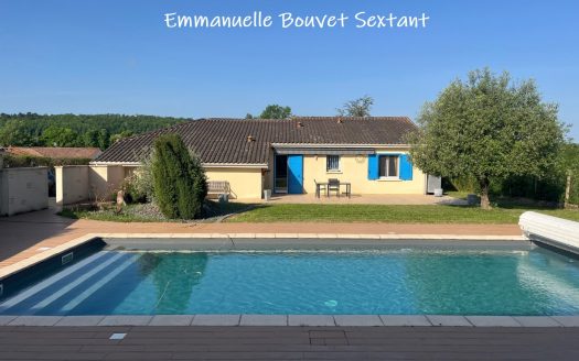 Modern house with swiming-pool, large outbuilding with double-garage, another space to convert into a studio, covered terrace, fenced garden