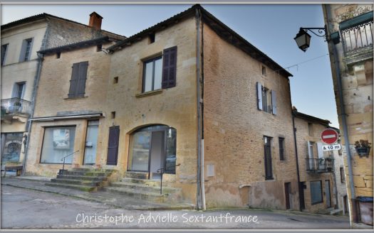 In the heart of Belves village, building with shop on the ground floor and studio on the top floor