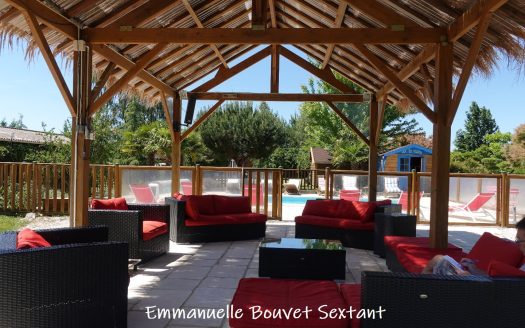 Touristic property in the Dordogne valley, 7.40 acres of land, 5 wooden chalets, reception room, 3 ensuite-bedroom house, swiming-pool, outbuildings