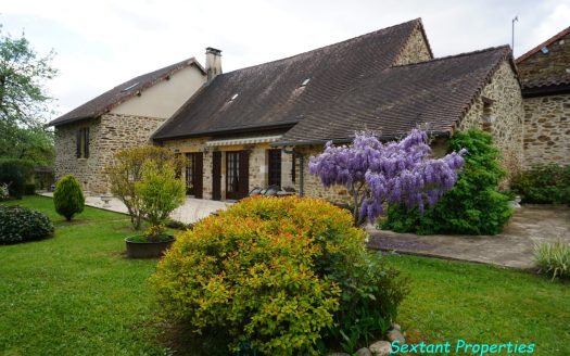 Charming farmhouse located in the heart of the peaceful and picturesque landscape of Perigord Vert.