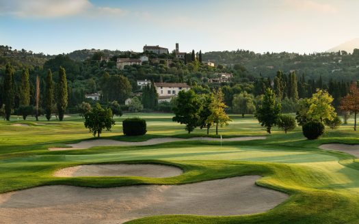 Châteauneuf-de-Grasse – Facing the Grande Bastide Golf Course