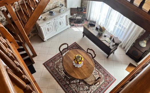 Village house, 3 bedrooms, Garden and garage.