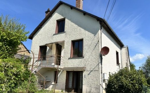 Independent house with 4 bedrooms, 2 bathrooms, Garden 852 sqm