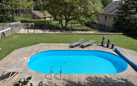 Exceptional property – 274 sqm of living space + 699 sqm of outbuildings + garages