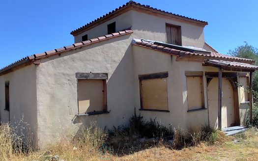 6-Room Bioclimatic House for Renovation on a 2,500 sqm Plot