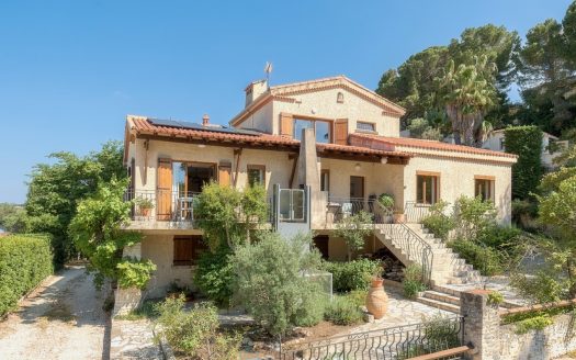 Southern France – MARTIGUES TOURET DE VALLIER – Elegant 7-room family home – 180 sqm/1300 sqm – with swimming pool and magnificent, peaceful surroundings