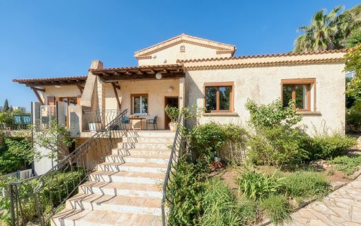 Southern France – MARTIGUES TOURET DE VALLIER – Elegant 7-room family home – 180 sqm/1300 sqm – with swimming pool and magnificent, peaceful surroundings