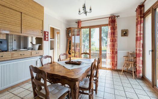 Southern France – MARTIGUES TOURET DE VALLIER – Elegant 7-room family home – 180 sqm/1300 sqm – with swimming pool and magnificent, peaceful surroundings