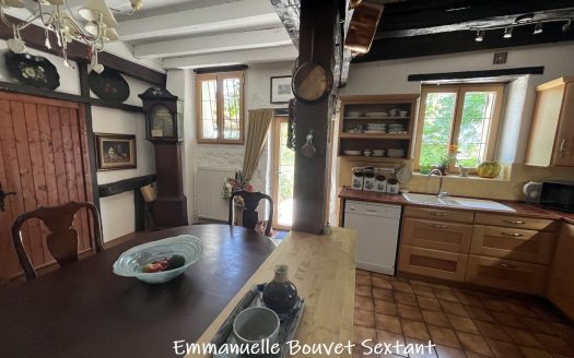 Charming stone house, 3 bedrooms, 2 bathrooms, pool, garden 2523 sqm