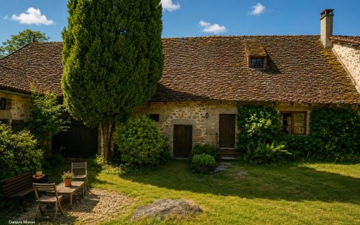 Former fortified house from the 13th century, in the heart of the Périgord Vert regional natural park.