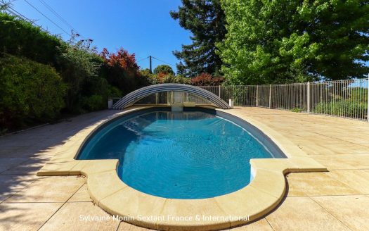 Character property in stone with swimming pool and barn, combining old-world charm and contemporary comfort