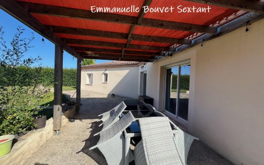 Contemporary house, 4 beds, 2 baths, 2 toilets, double-garage, 2000 sqm
